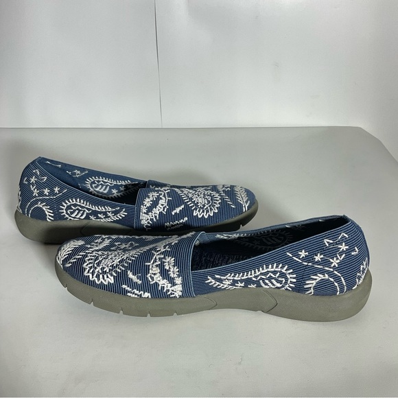 Yuu Blue & White Floral Embroidered Slip-On Elastic Padded Footbed Shoe Size 6.5 - Picture 14 of 16